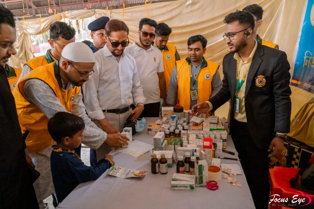 ষোলশহর রেলস্টেশনে নগরফুলের ঈদবস্ত্র বিতরণ ও বিনামূল্যে হেলথ ক্যাম্প