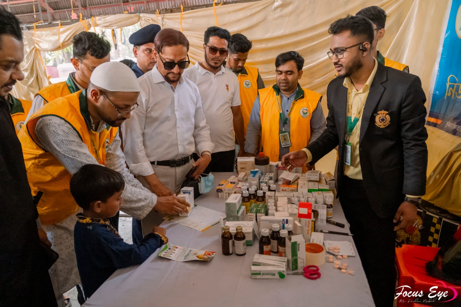 ষোলশহর রেলস্টেশনে নগরফুলের ঈদবস্ত্র বিতরণ ও বিনামূল্যে হেলথ ক্যাম্প